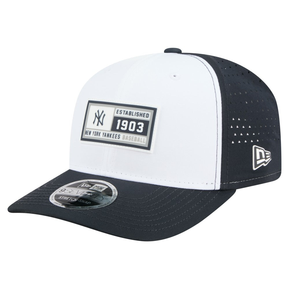 White/Navy New York Yankees New Era Established Patch 9SEVENTY Adjustable Hat