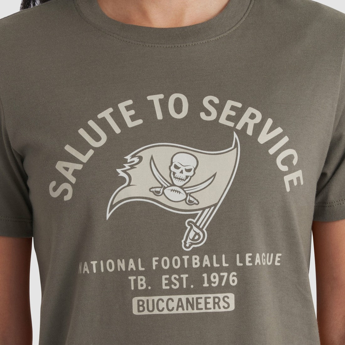 Women's 2025 Salute to Service Sideline T-Shirt - Tampa Bay Buccaneers T-shirts