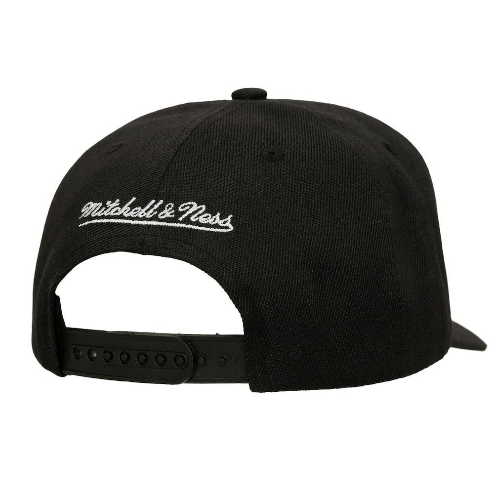 Mitchell & Ness Chicago Bulls Tilted Pro Pinch Adjustable Hat