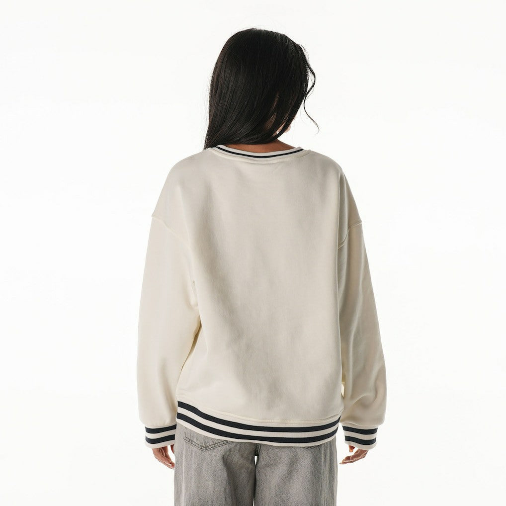 The Wild Collective Women's Oversized Vintage French Terry Sweatshirt - New England Patriots Sweatshirts