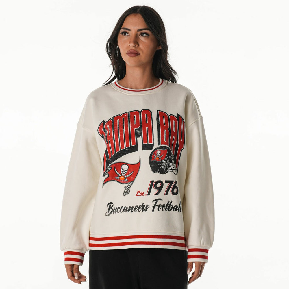 The Wild Collective Women's Oversized Vintage French Terry Sweatshirt - Tampa Bay Buccaneers Sweatshirts
