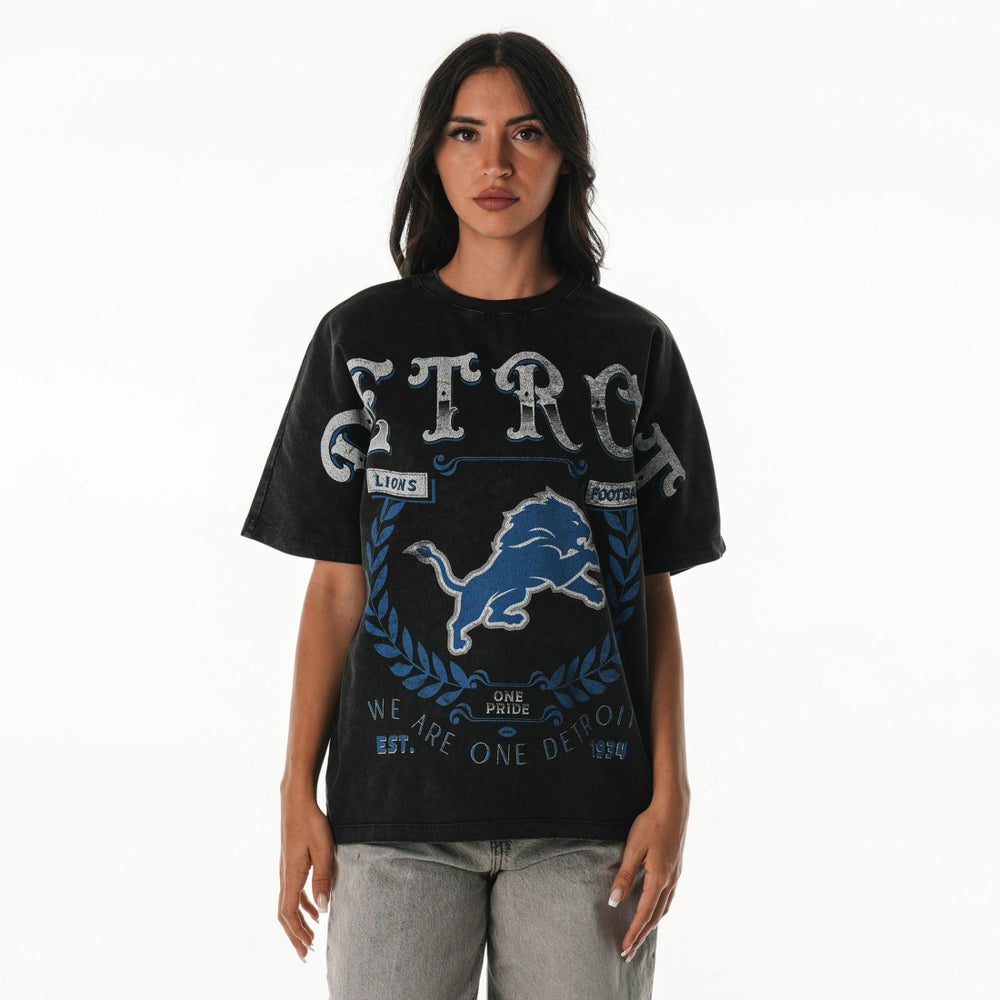 The Wild Collective Women's Oversized Laurel Graphic Dolman T-Shirt - Detroit Lions T-shirts