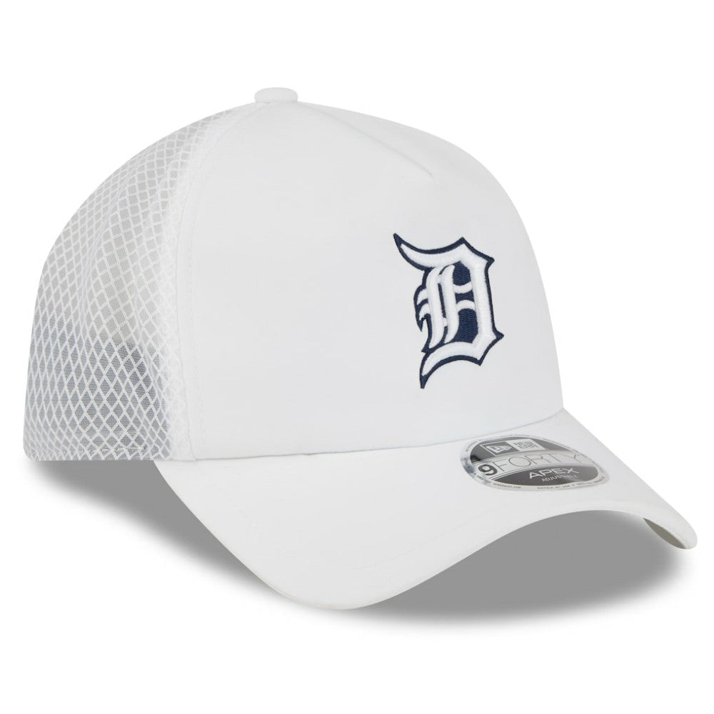 White Detroit Tigers New Era 2026 Batting Practice Apex 9FORTY Adjustable Trucker Hat