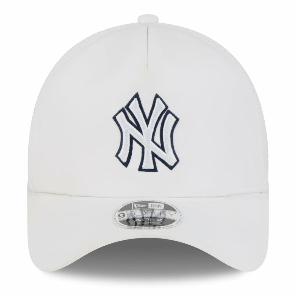 White New York Yankees New Era 2026 Batting Practice Apex 9FORTY Adjustable Trucker Hat