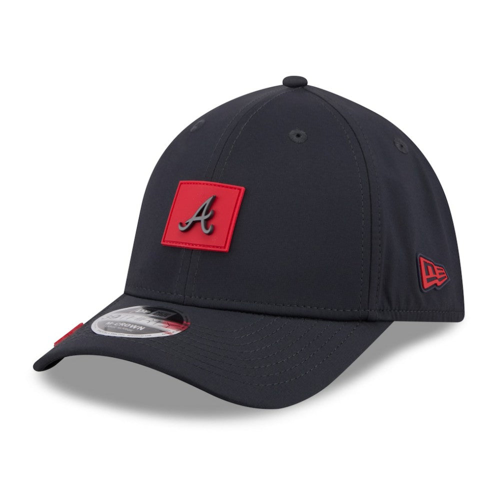 Navy Atlanta Braves New Era 2026 Clubhouse M-Crown 39THIRTY Flex Hat