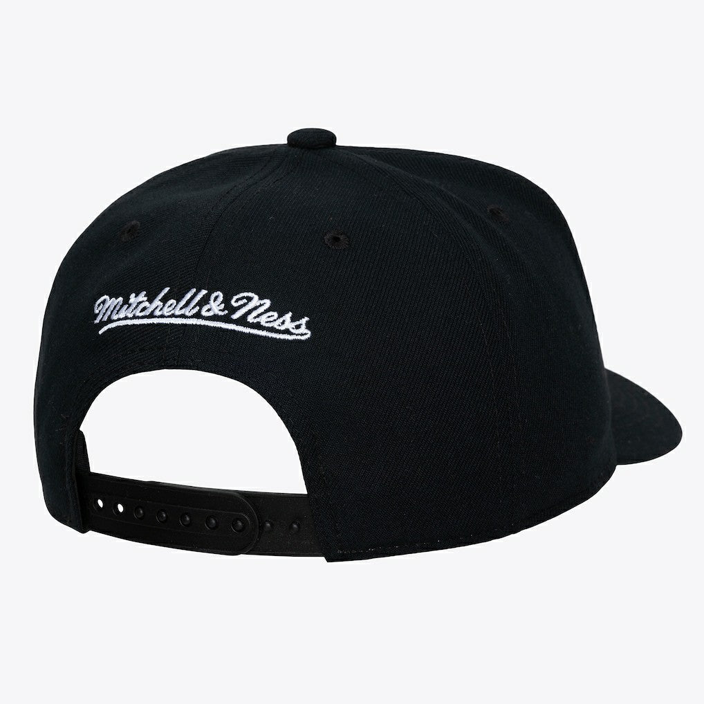 Mitchell & Ness Chicago Bulls Hardwood Classics Legendary Away Pro-Pinch Adjustable Hat