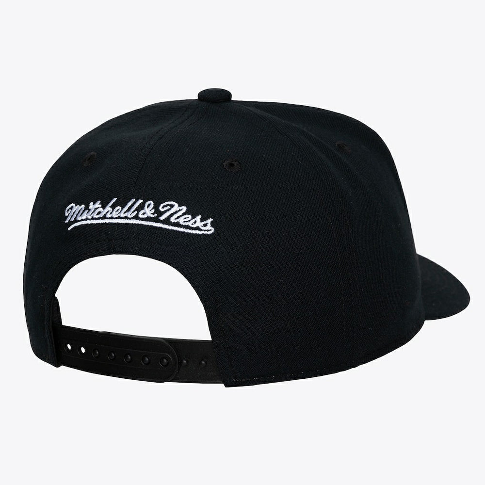 Mitchell & Ness Chicago Bulls Hardwood Classics Legendary Away Pro-Pinch Adjustable Hat