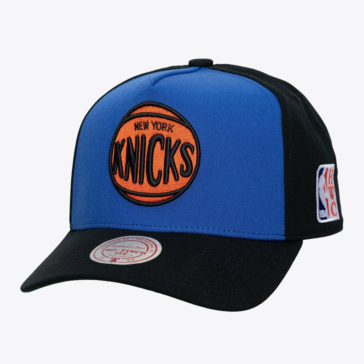 Mitchell & Ness New York Knicks Legendary Home Pro Pinch Snapback Hat