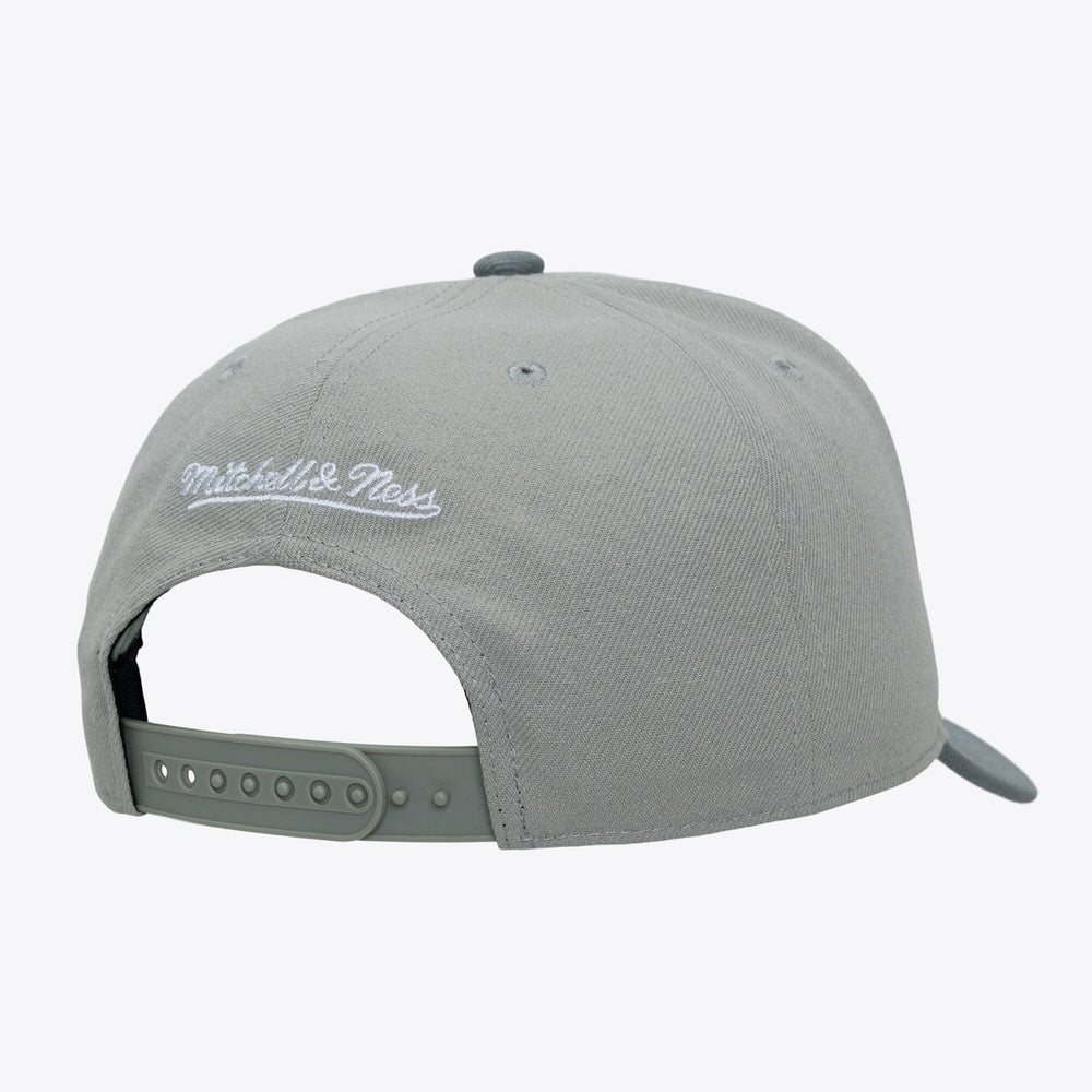 Mitchell & Ness New York Knicks Thunderstorm Head Coach Pro Crown Snapback Hat