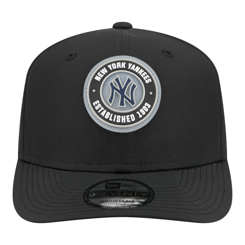 Black New York Yankees New Era Circle 9SEVENTY Adjustable Hat