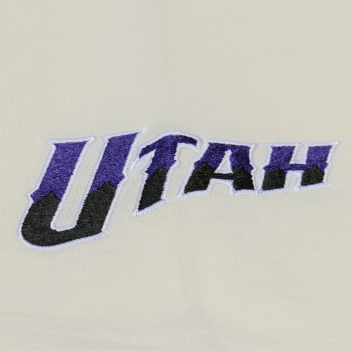 Mitchell & Ness Utah Jazz Hardwood Classics Chainstitch Premium T-Shirt