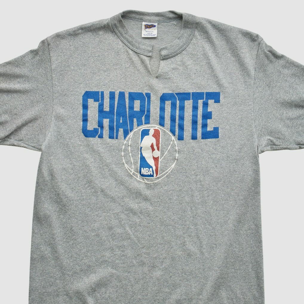 Vintage Charlotte Hornets Trench 90s T-shirt