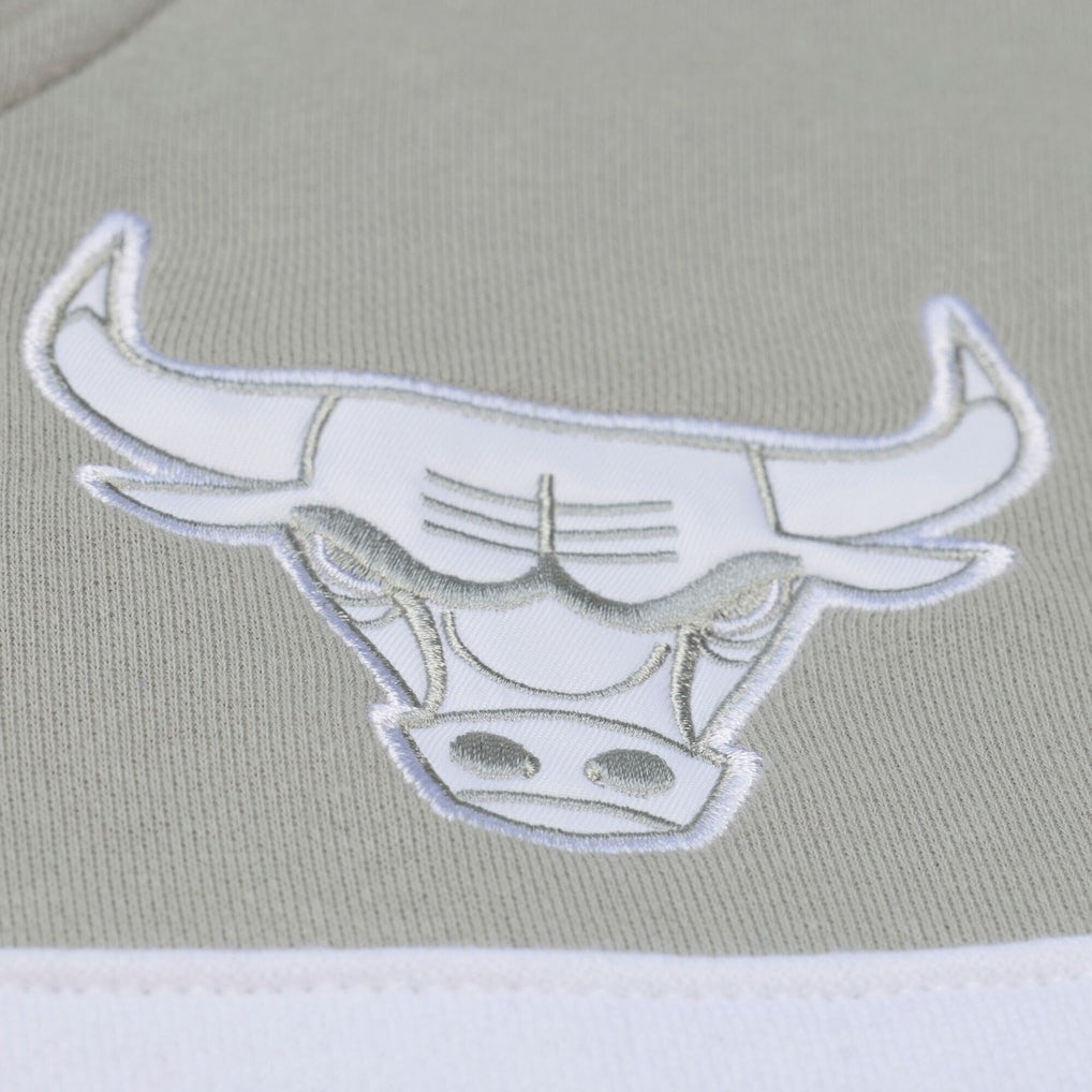 Mitchell & Ness Chicago Bulls Thunderstorm Head Coach Quarter-Zip Jacket