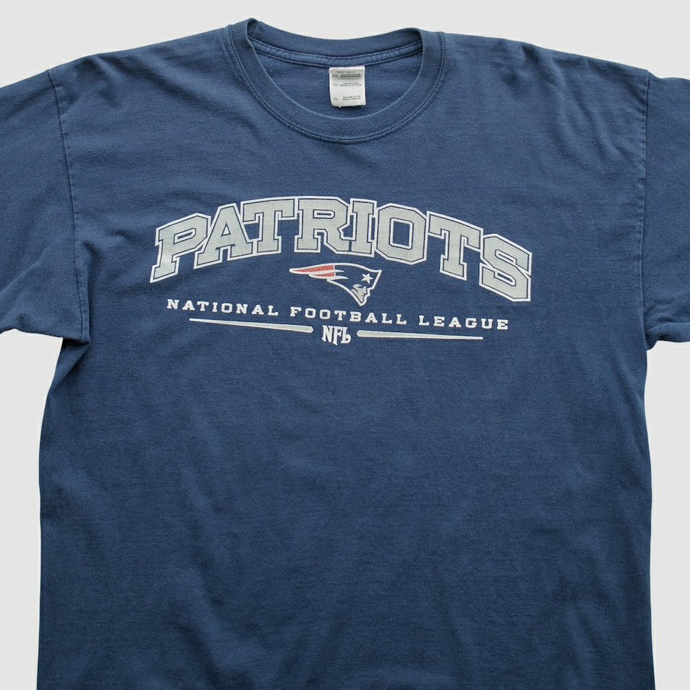 Gildan 2000s Long Sleeve T-shirt - New England Patriots T-shirts