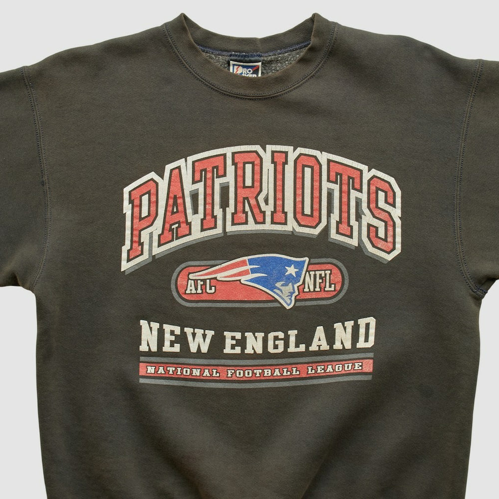 Pro Player 90s Pullover Sweatshirt - New England Patriots Pullover