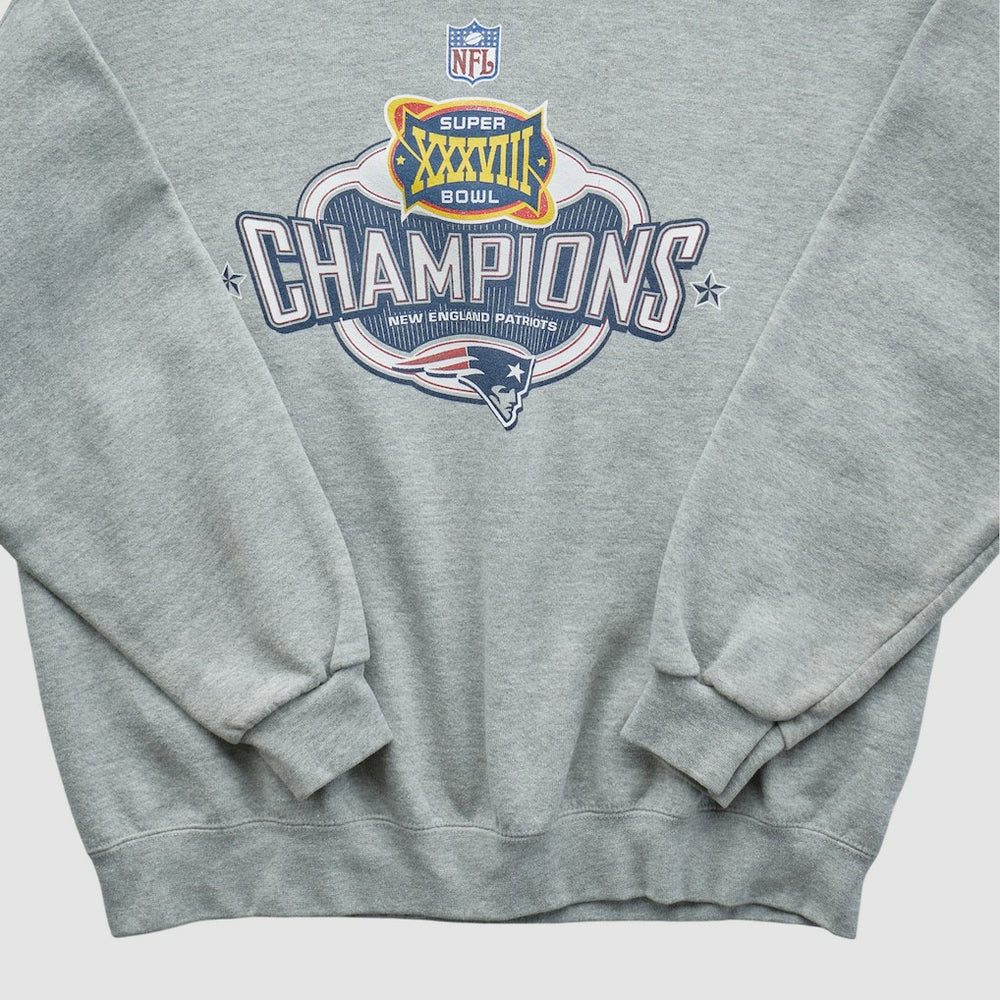 Super Bowl XXXVIII Lee Apparel 2004 Pullover Sweatshirt - New England Patriots Pullover