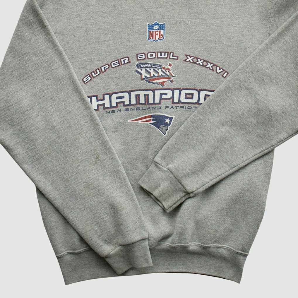 Lee Sport 2002 Pullover Sweatshirt - New England Patriots Pullover