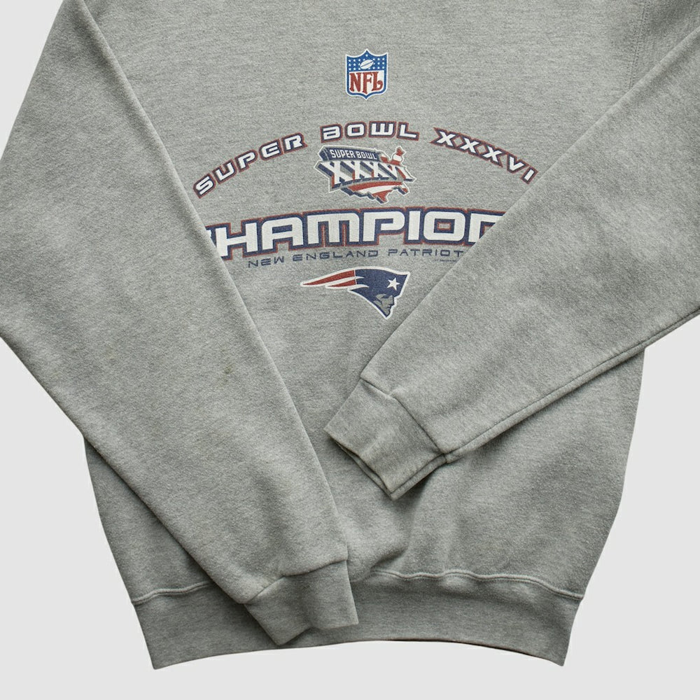 Lee Sport 2002 Pullover Sweatshirt - New England Patriots Pullover