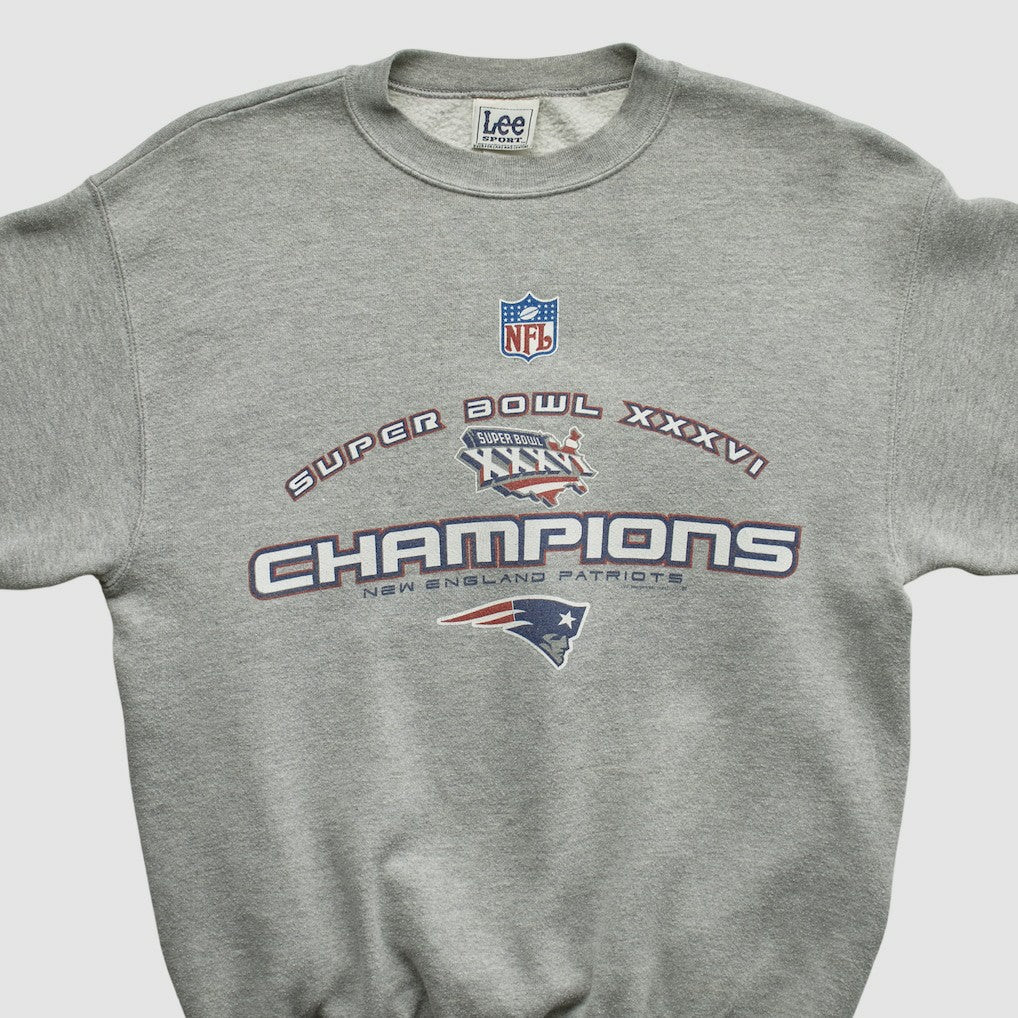 Lee Sport 2002 Pullover Sweatshirt - New England Patriots Pullover
