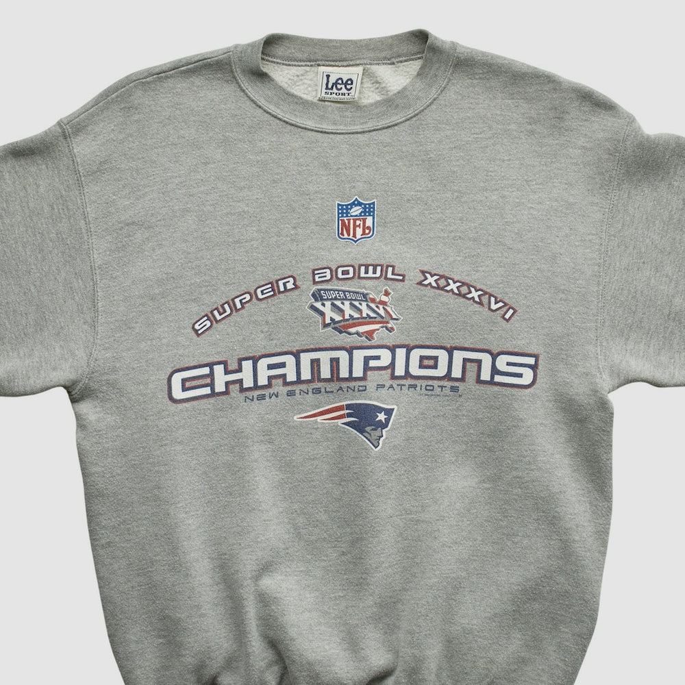Lee Sport 2002 Pullover Sweatshirt - New England Patriots Pullover
