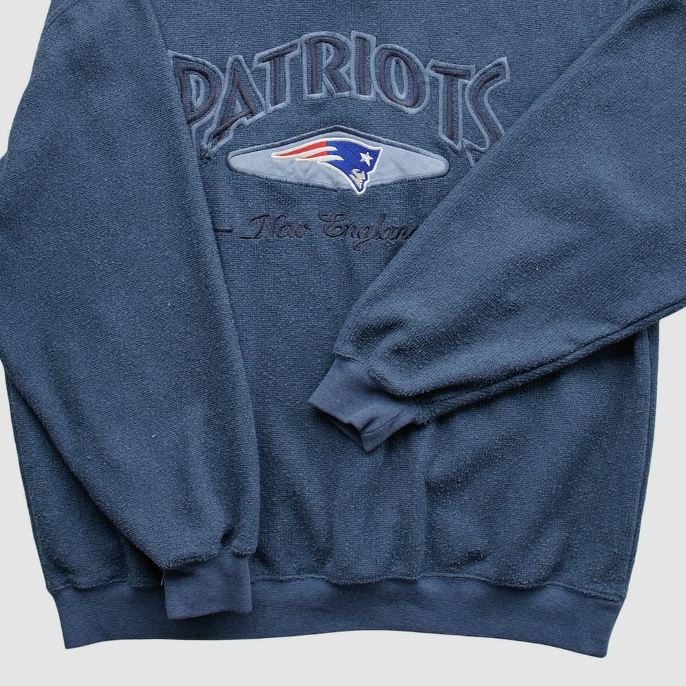 Lee Apparel 90s Pullover Sweatshirt - New England Patriots Pullover