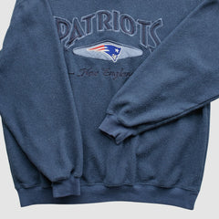 Lee Apparel 90s Pullover Sweatshirt - New England Patriots Pullover