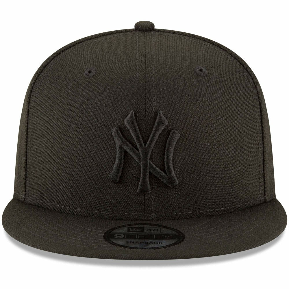 Black New York Yankees New Era Black on Black 9FIFTY Team Snapback Adjustable Hat