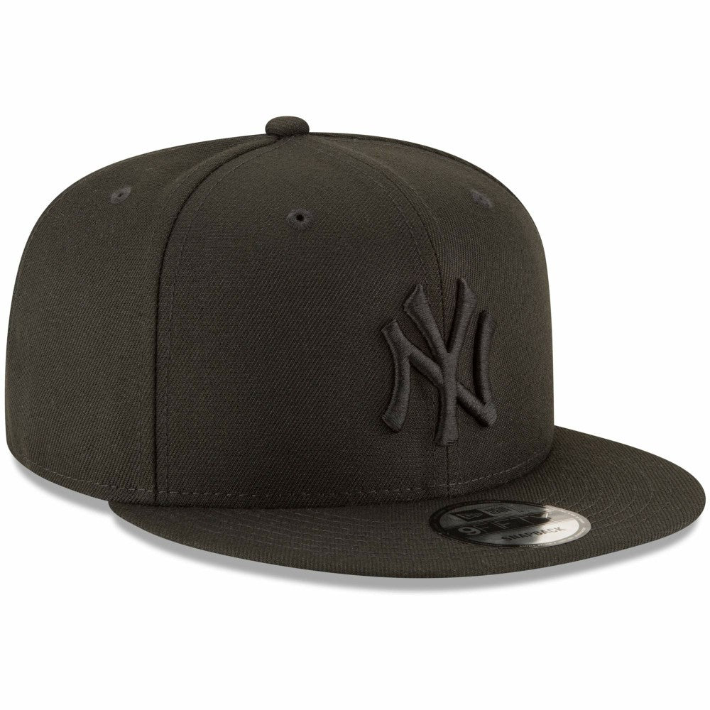 Black New York Yankees New Era Black on Black 9FIFTY Team Snapback Adjustable Hat