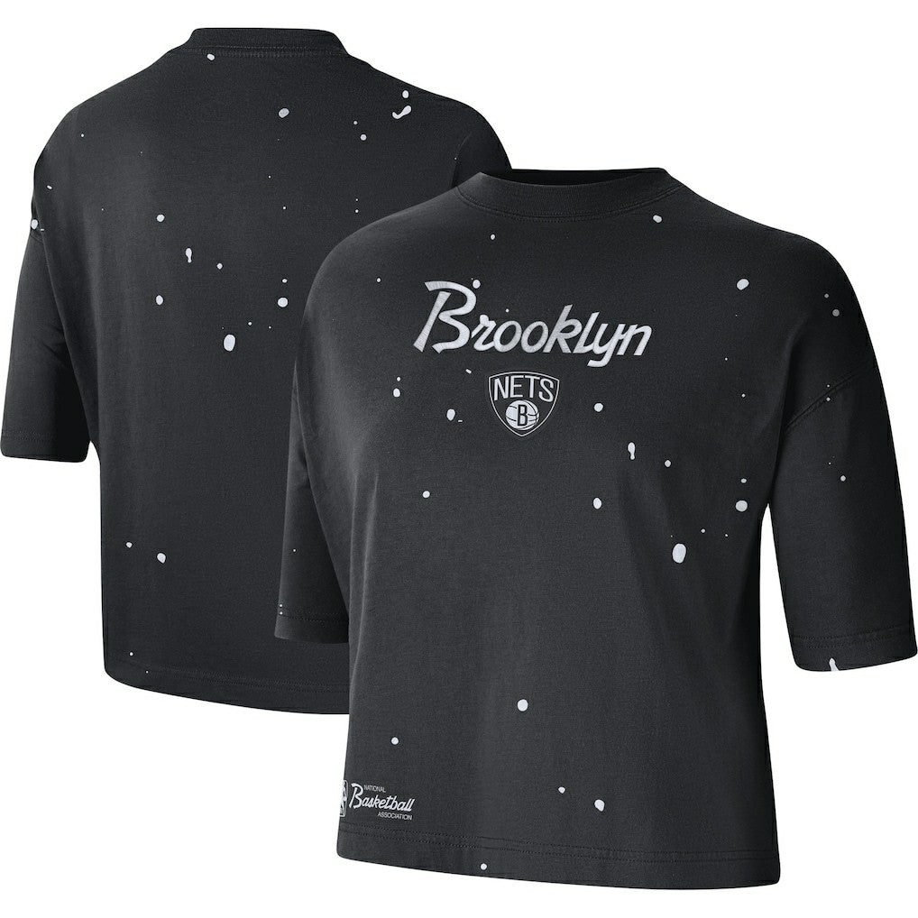 Nike Brooklyn Nets Women's Courtside Splatter Cropped T-Shirt