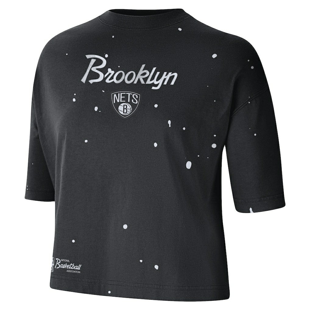 Nike Brooklyn Nets Women's Courtside Splatter Cropped T-Shirt