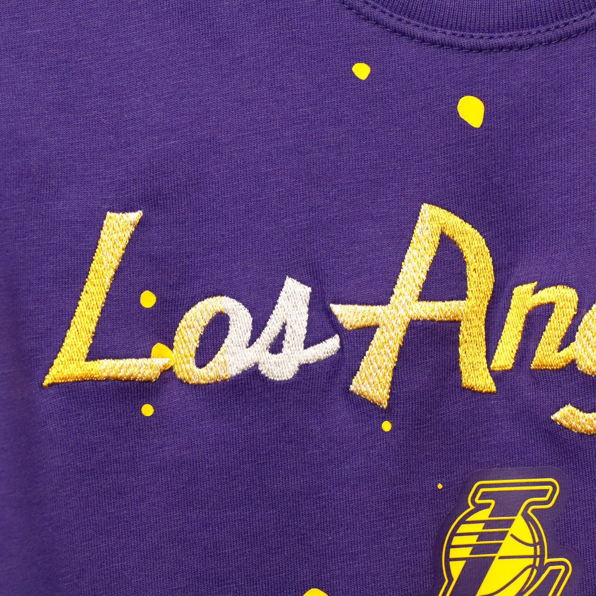 Nike Los Angeles Lakers Women's Courtside Splatter Cropped T-Shirt