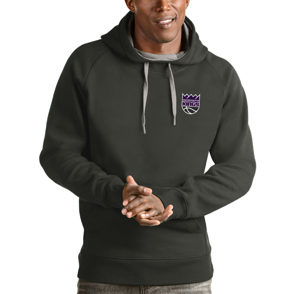 Sacramento Kings Antigua Victory Pullover Hoodie