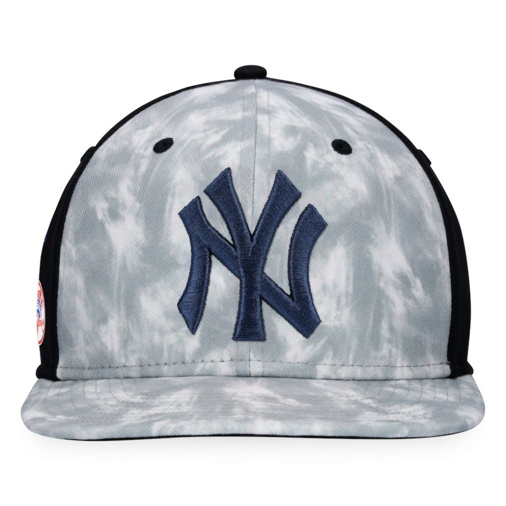 Gray New York Yankees Majestic Smoke Dye Snapback Hat