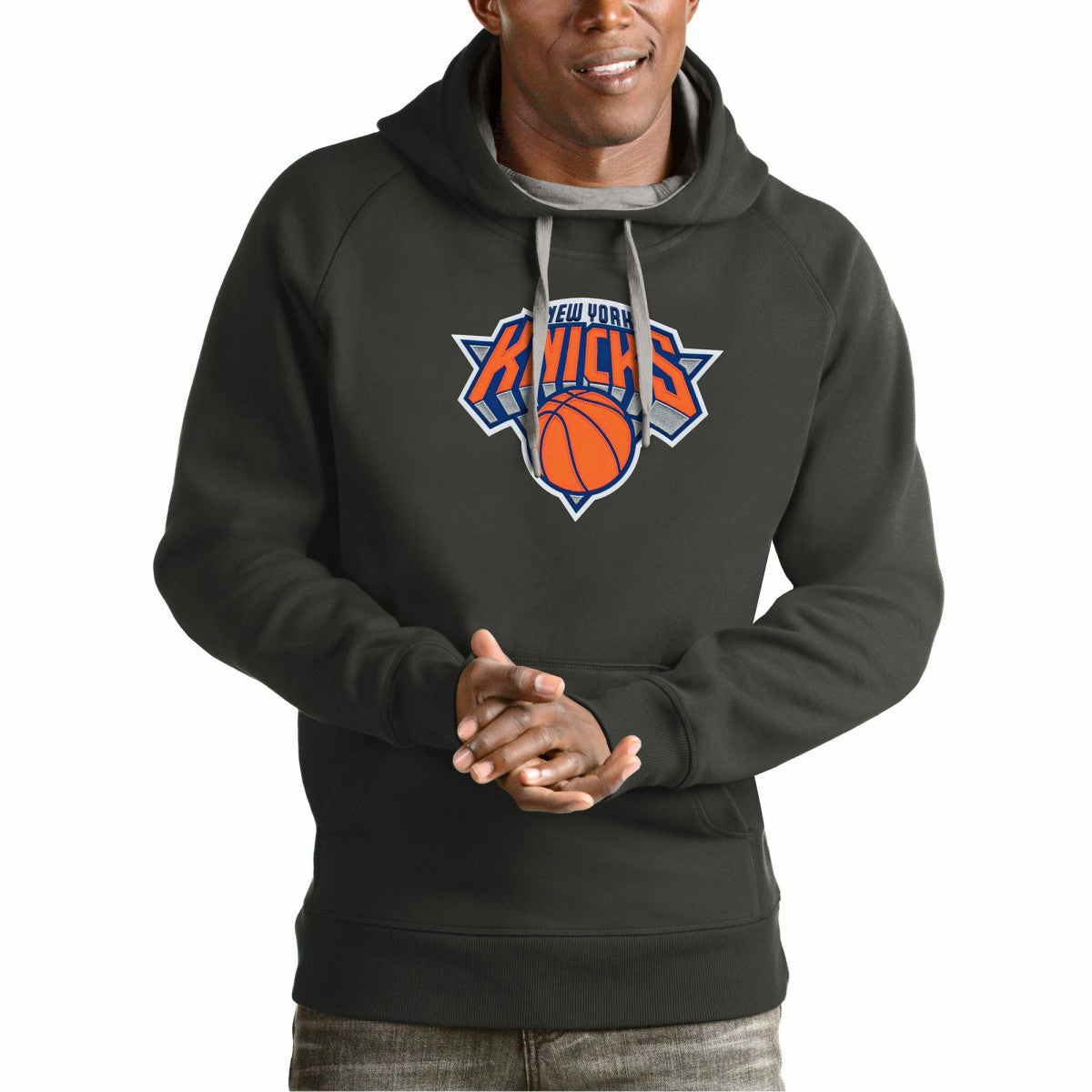 New York Knicks Antigua Team Logo Victory Pullover Hoodie