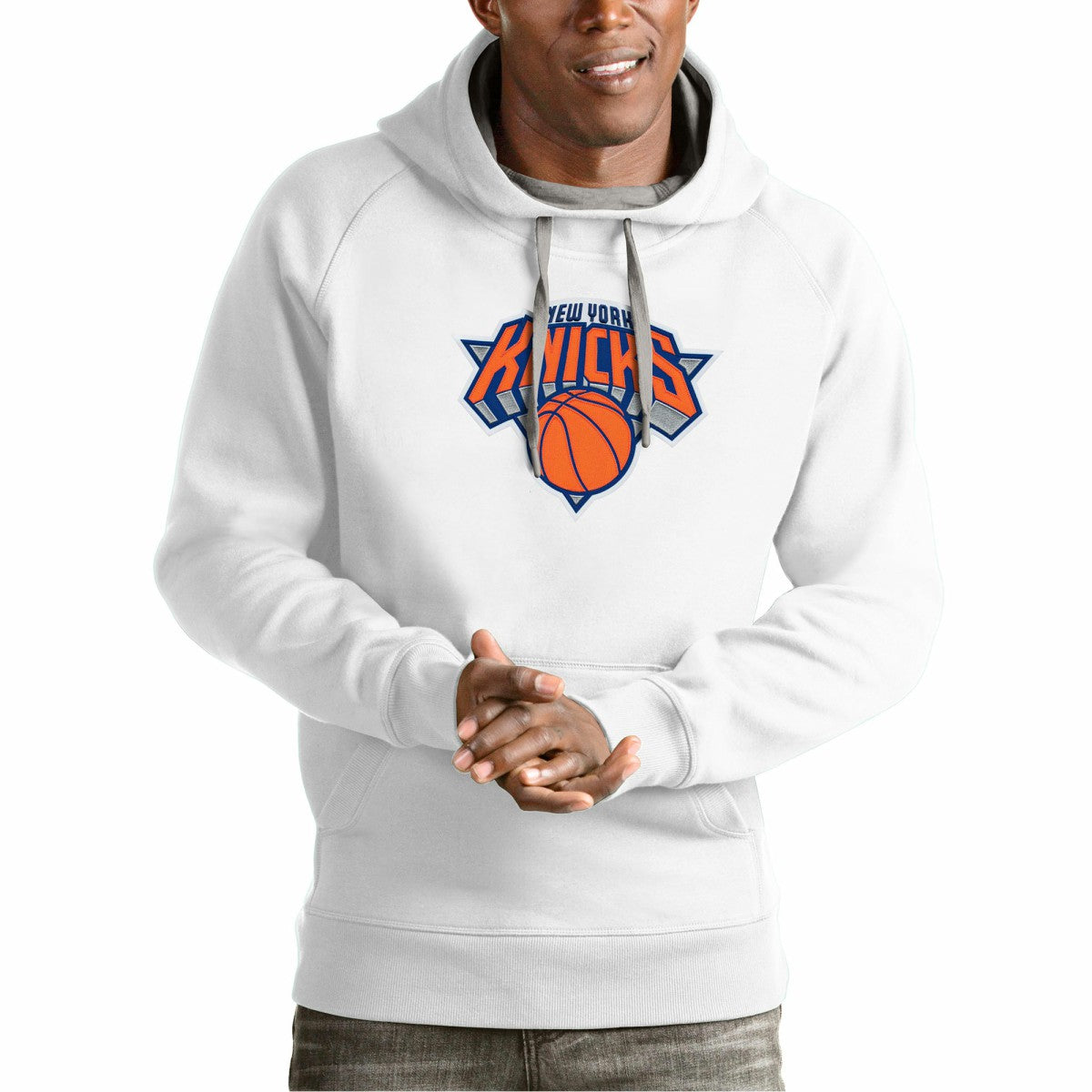 New York Knicks Antigua Team Logo Victory Pullover Hoodie