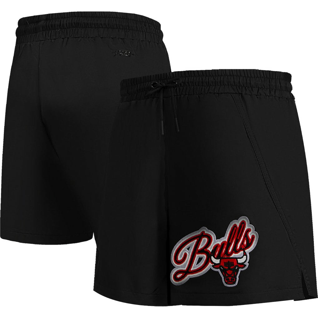 Chicago Bulls Pro Standard Women's Script Woven Shorts