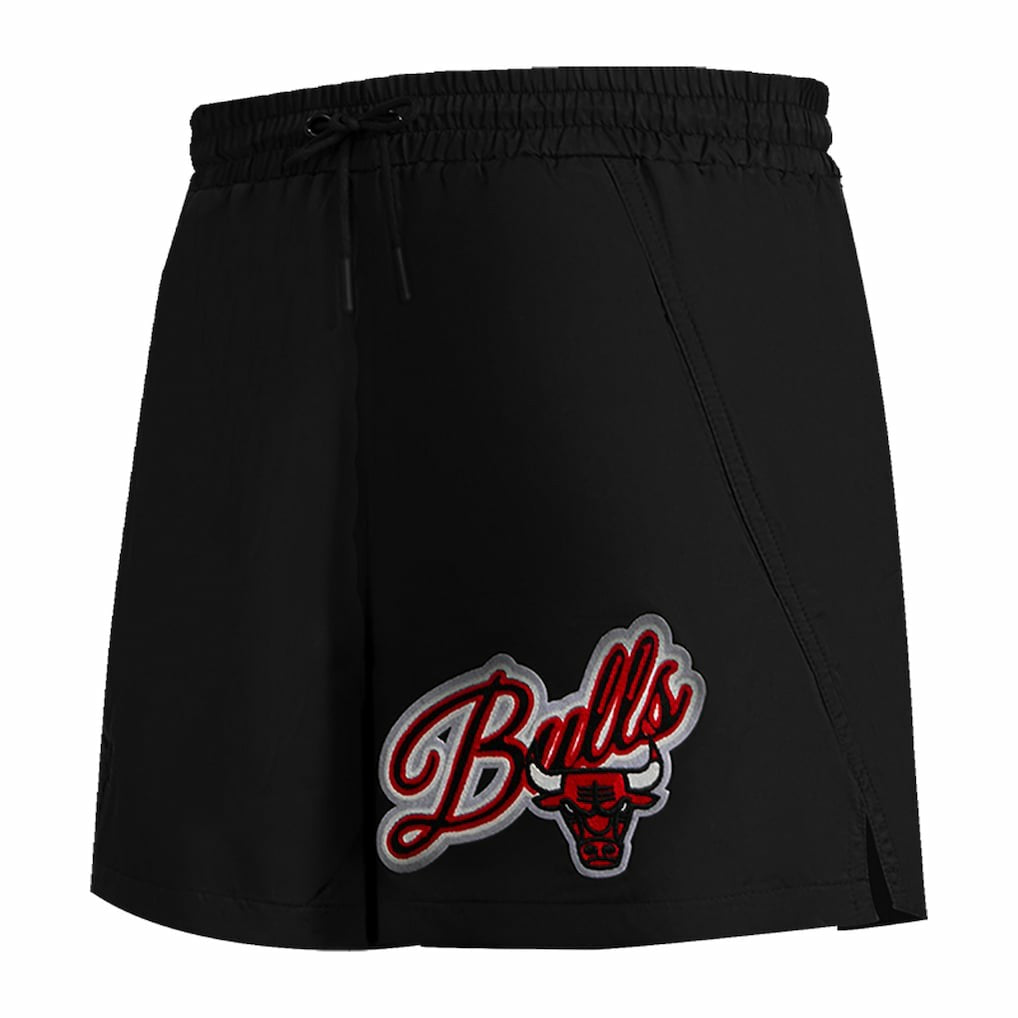 Chicago Bulls Pro Standard Women's Script Woven Shorts